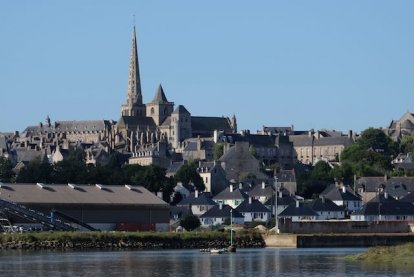 Tréguier.