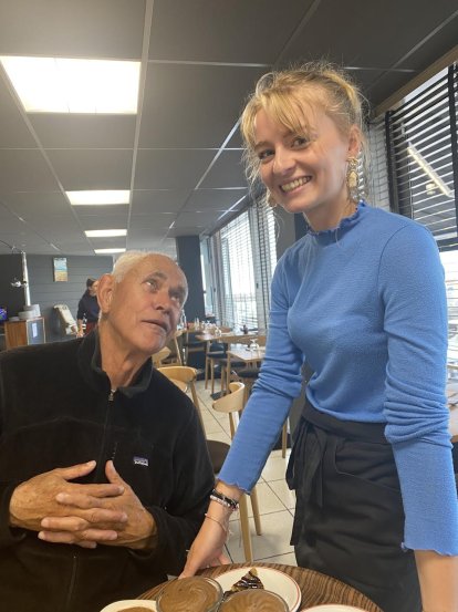 Was het een lieve toetjesmevrouw met lekkere toetjes, of een lekkere toetjesmevrouw met een lief toetje ?