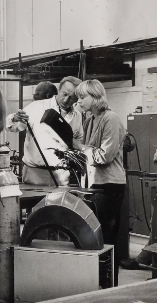 Een foto uit "de oude doos" . De eerste laslessen op de kunstacademie.